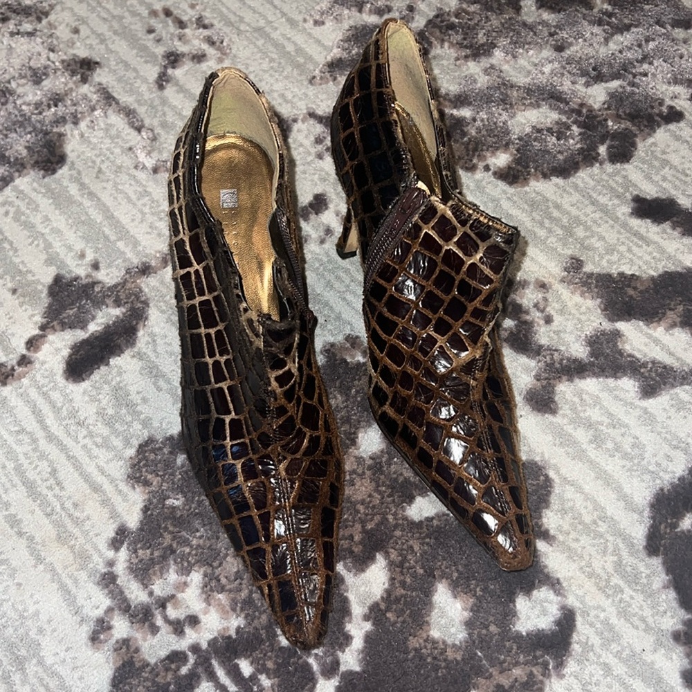 Carole Little leather pumps